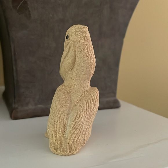 Sand art pelican 2 3/4” Cute company at desk or a table scape. - Picture 3 of 6